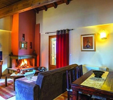 Odos Oneiron Apartment Arachova Bagian luar foto